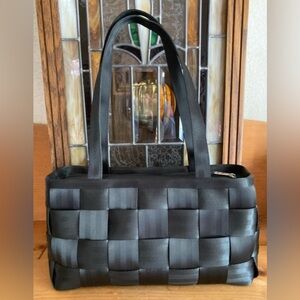 Harvey seatbelt shoulder bag